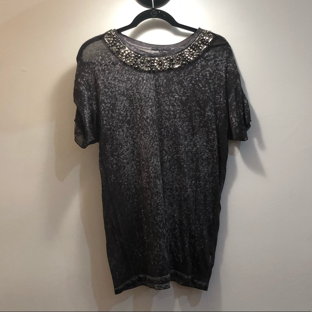 Beaded neck soft T-shirt